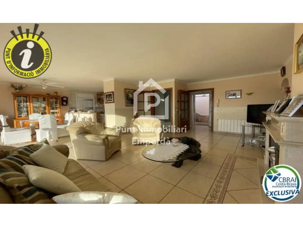 Sala d'estar de Casa o xalet en venda en Roses amb Aire condicionat, Jardí privat i Terrassa