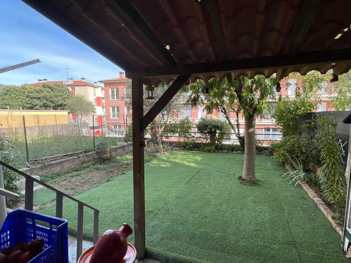 Casa aparellada amb jardí en venda a Olot, imagen 16