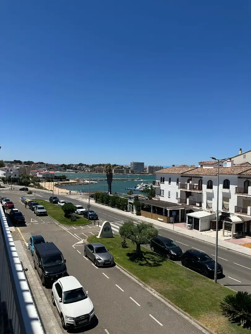 Außenansicht von Wohnungen zum Verkauf in L'Escala mit Heizung, Terrasse und Möbliert