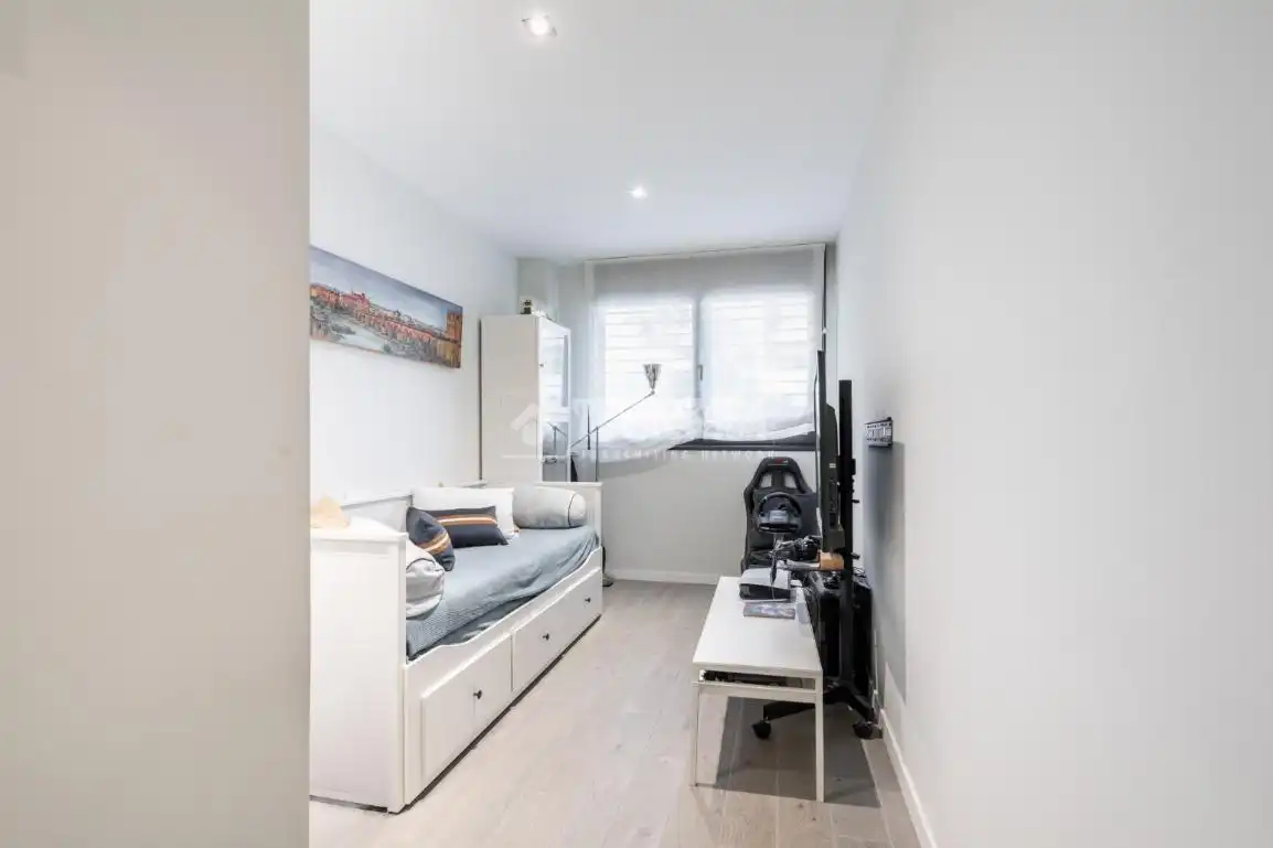 Habitación de Piso en venta en Torrelodones con Aire acondicionado, Jardín privado y Piscina comunitaria