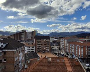 Vista exterior de Pis en venda en Torrelavega  amb Calefacció, Parquet i Terrassa