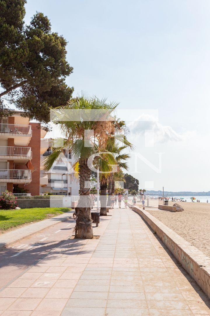 Exterior view of Flat for sale in Cambrils  with Terrace, Furnished and Oven
