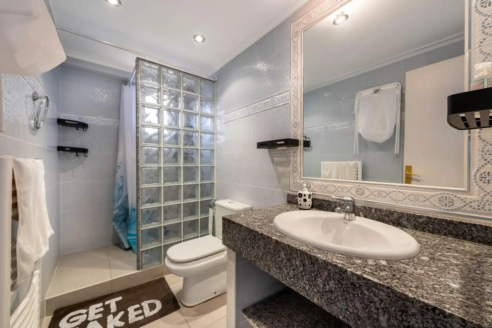 Bathroom of Apartments for rent in Calvià  with Air Conditioner, Terrace and Furnished