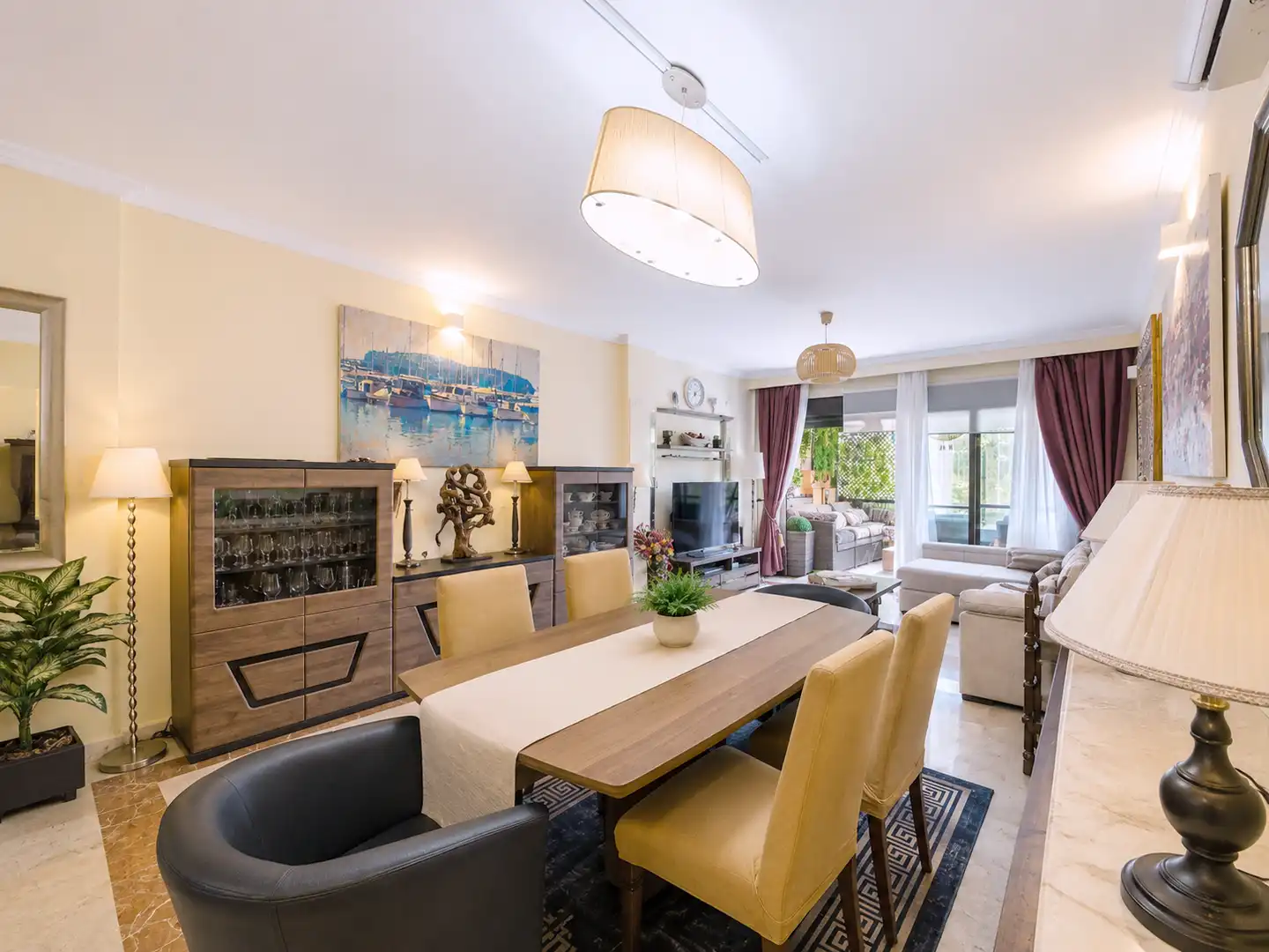 Menjador de Apartament en venda en Estepona amb Aire condicionat, Terrassa i Piscina