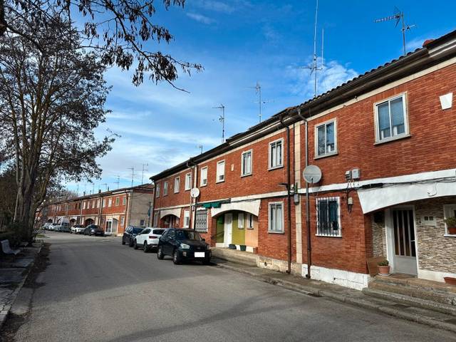 Casa adosada en Venta en Calle Sagrada Familia en Villafría - La Ventilla - Castañares