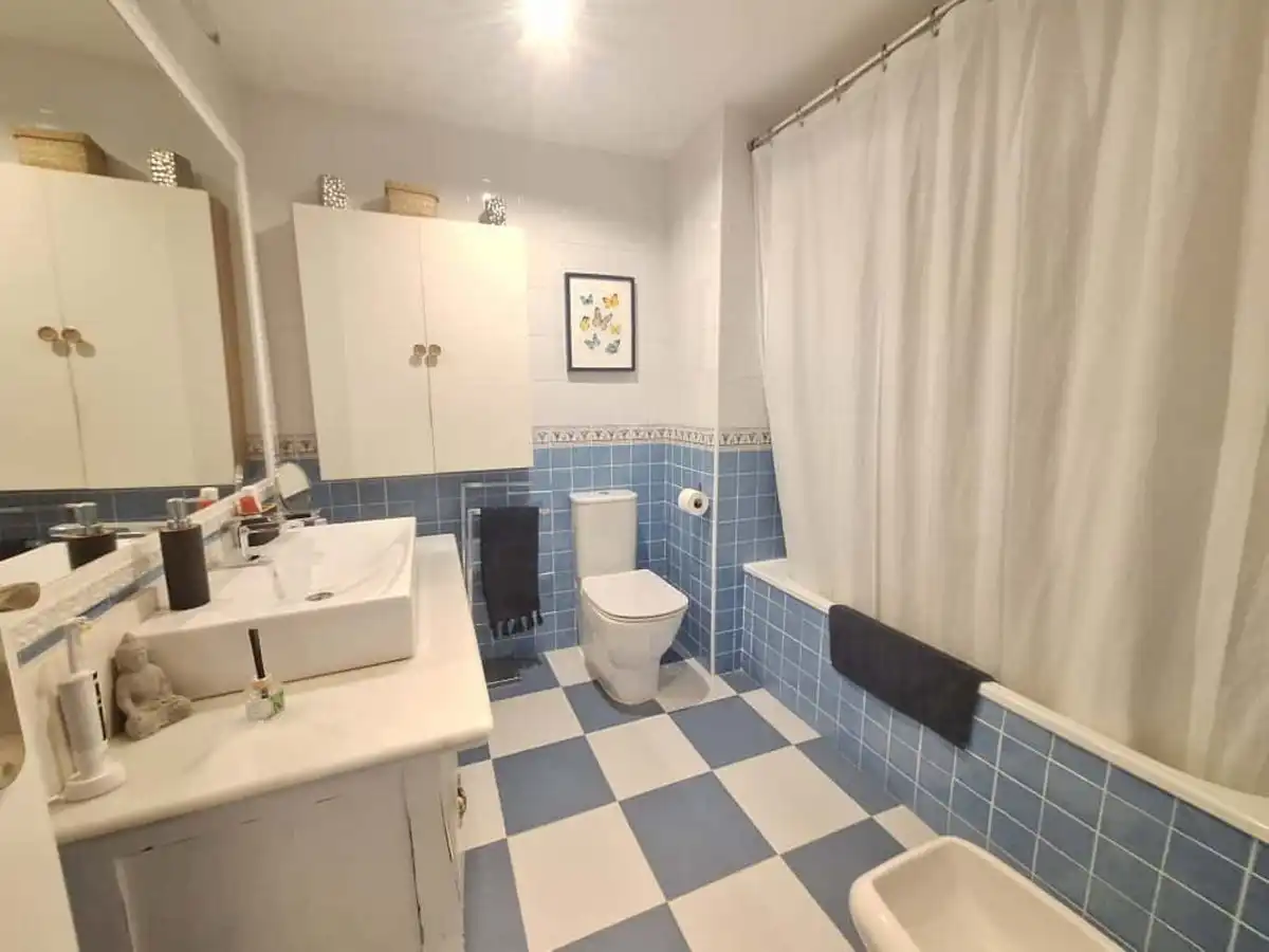 Baño de Apartamento en venta en Marbella