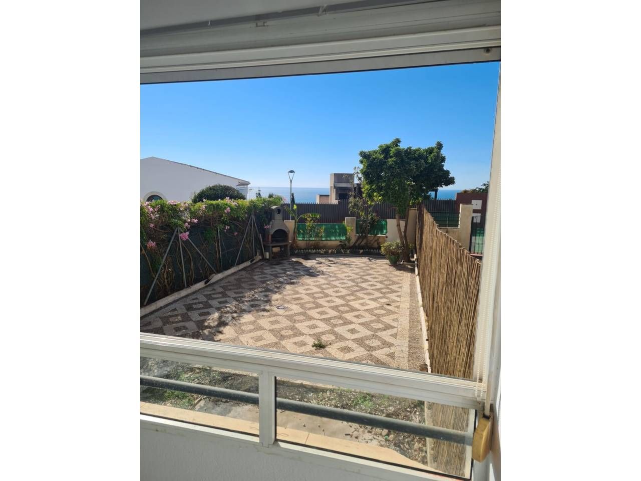 Vista exterior de Pis en venda en Rincón de la Victoria amb Terrassa, Alarma i Piscina comunitària