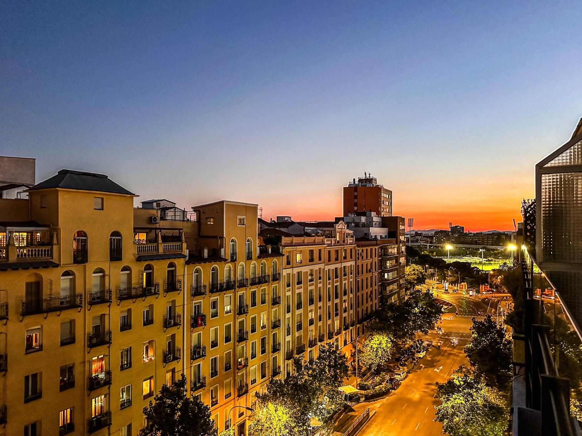 Vista exterior de Ático en venta en  Madrid Capital con Terraza, Trastero y Alarma