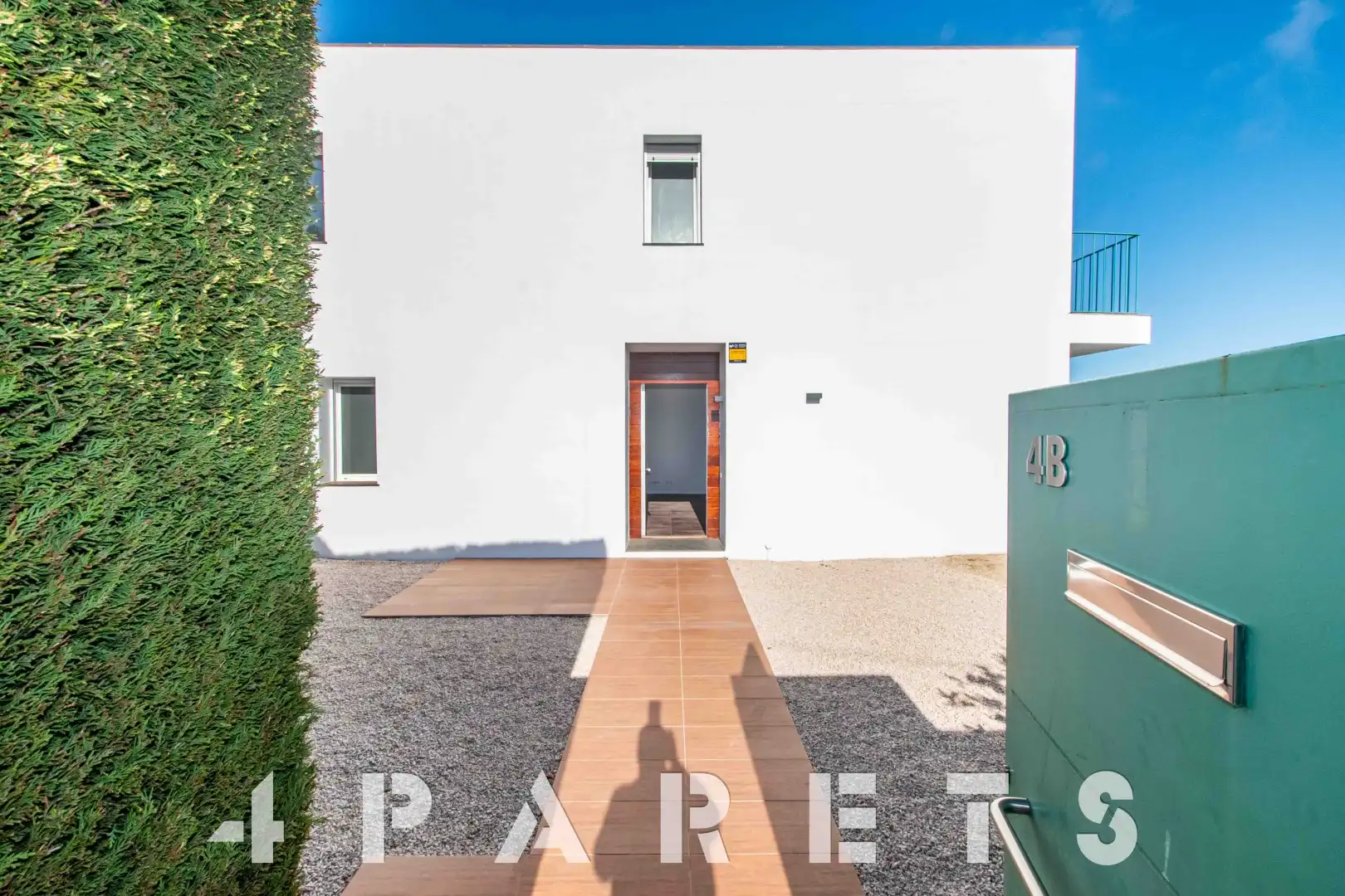 Außenansicht von Einfamilien-Reihenhaus zum Verkauf in Santa Susanna mit Heizung, Privatgarten und Terrasse
