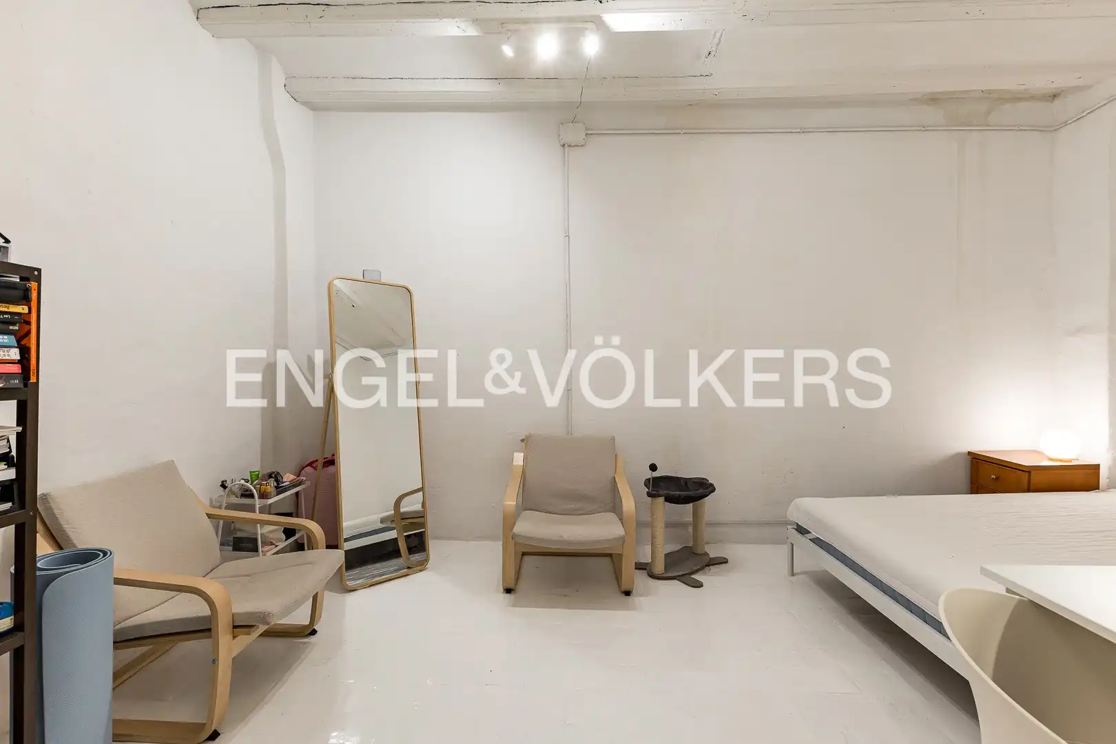 Piso en venta en Barcelona con Calefacción y Balcón