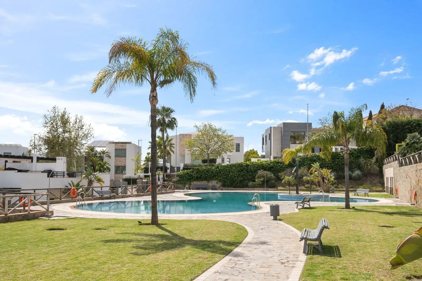 Casa aparellada amb piscina en venda a Urbanizacion los Altos de los Monteros 11, imagen 19