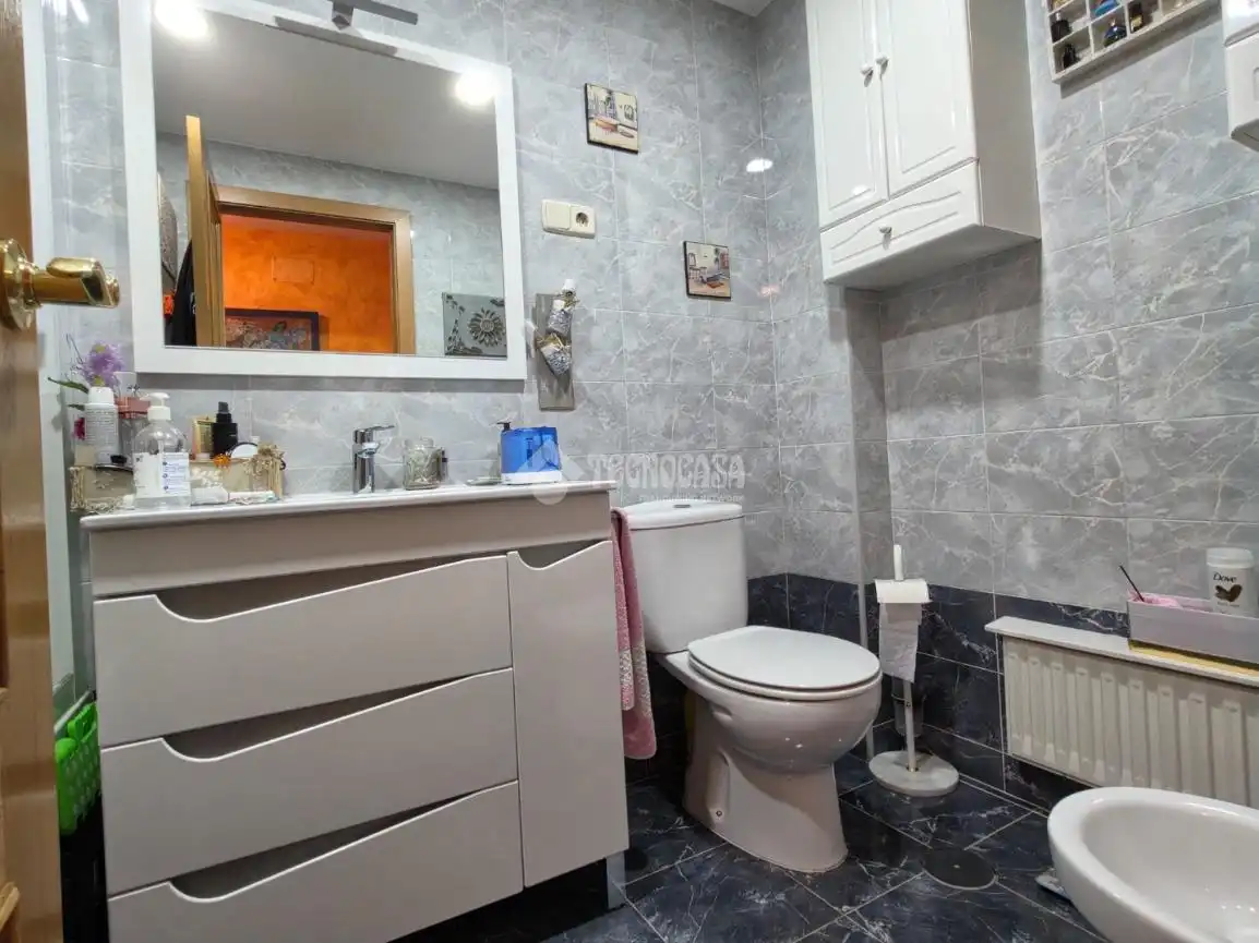Badezimmer von Wohnung zum Verkauf in Leganés