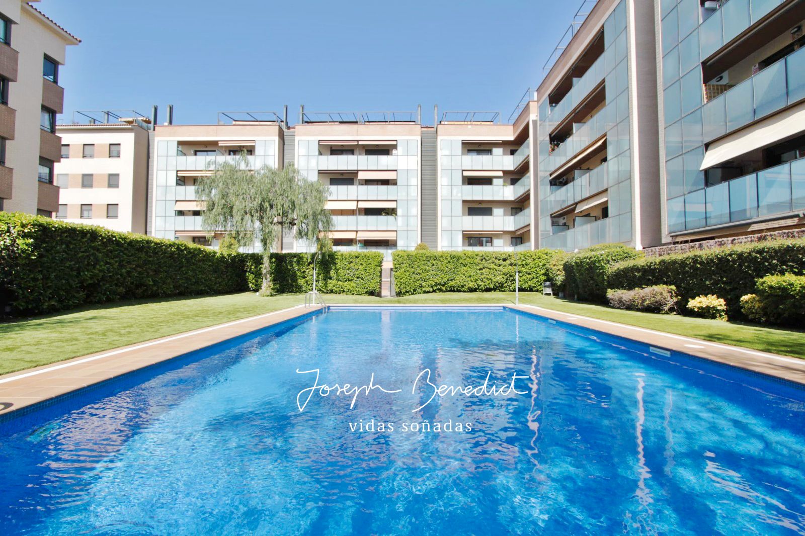 Swimming pool of Planta baja for sale in Castelldefels  with Air Conditioner, Heating and Private garden
