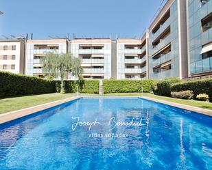 Piscina de Planta baixa en venda en Castelldefels amb Aire condicionat, Calefacció i Jardí privat