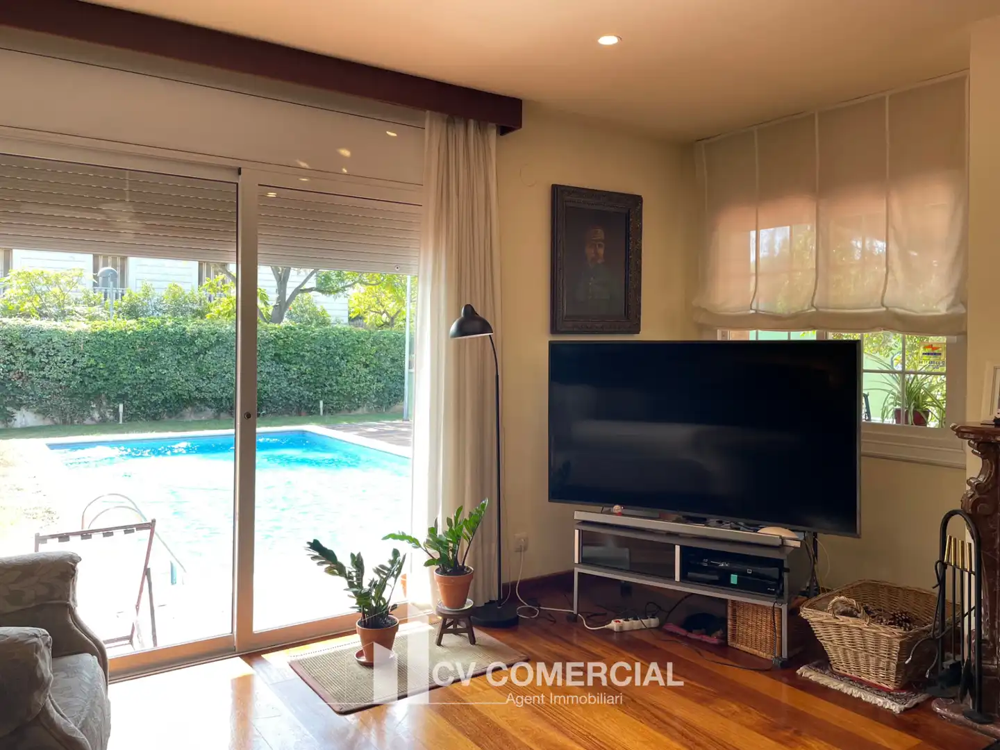 Sala d'estar de Casa o xalet en venda en Sant Cugat del Vallès amb Aire condicionat, Calefacció i Jardí privat