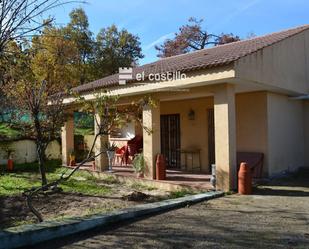 Vista exterior de Casa o xalet en venda en Navahondilla amb Calefacció, Forn i Rentadora