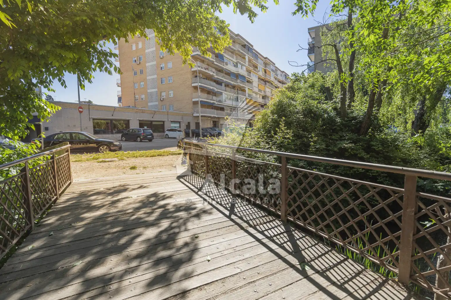 Vista exterior de Piso en venta en Alcalá de Henares con Aire acondicionado, Calefacción y Parquet