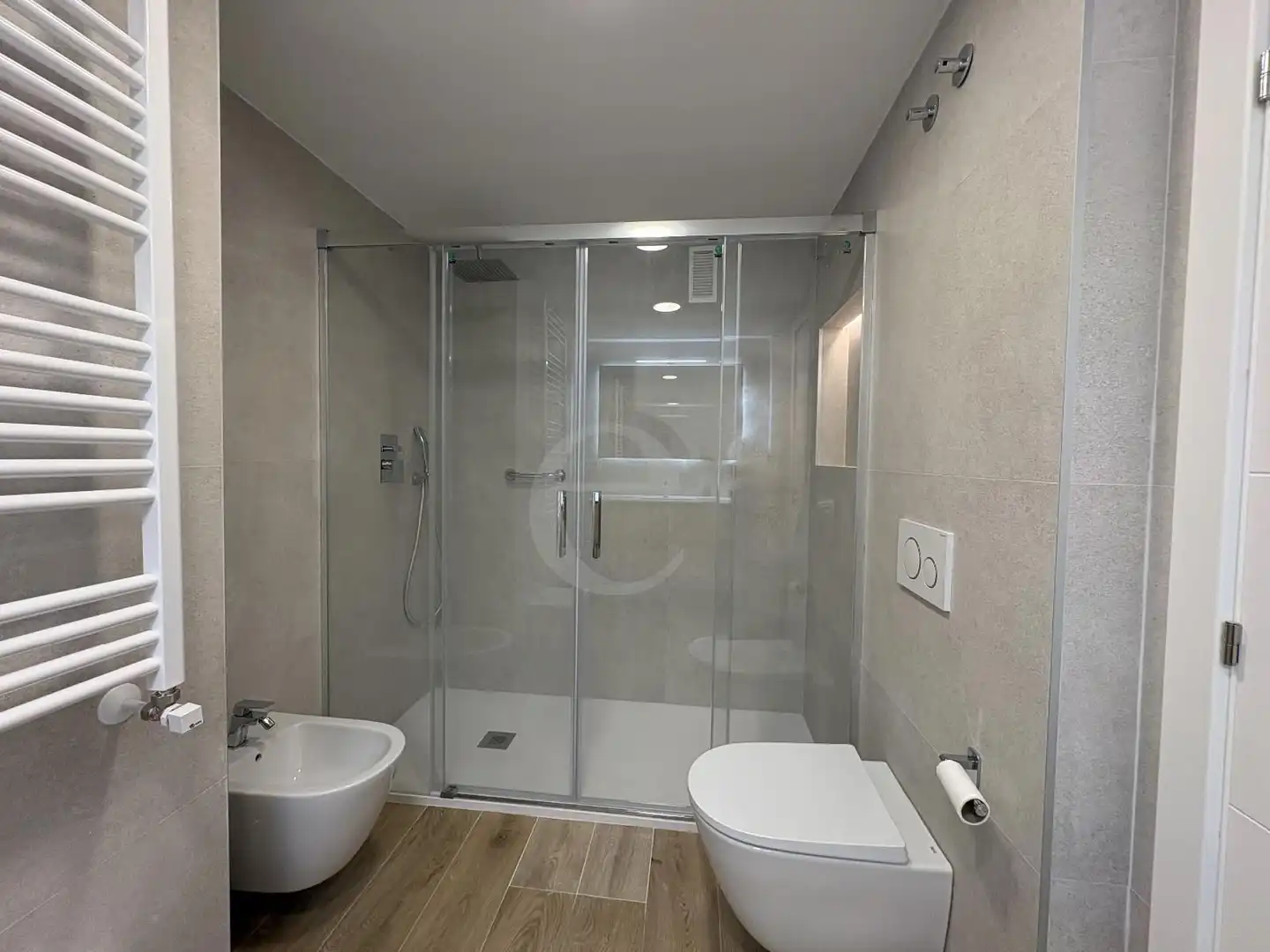 Baño de Piso en venta en Valencia con Aire acondicionado y Calefacción