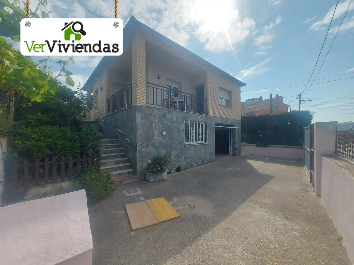 Vista exterior de Casa o chalet en venta en Sant Vicenç Dels Horts con Aire acondicionado, Calefacción y Jardín privado