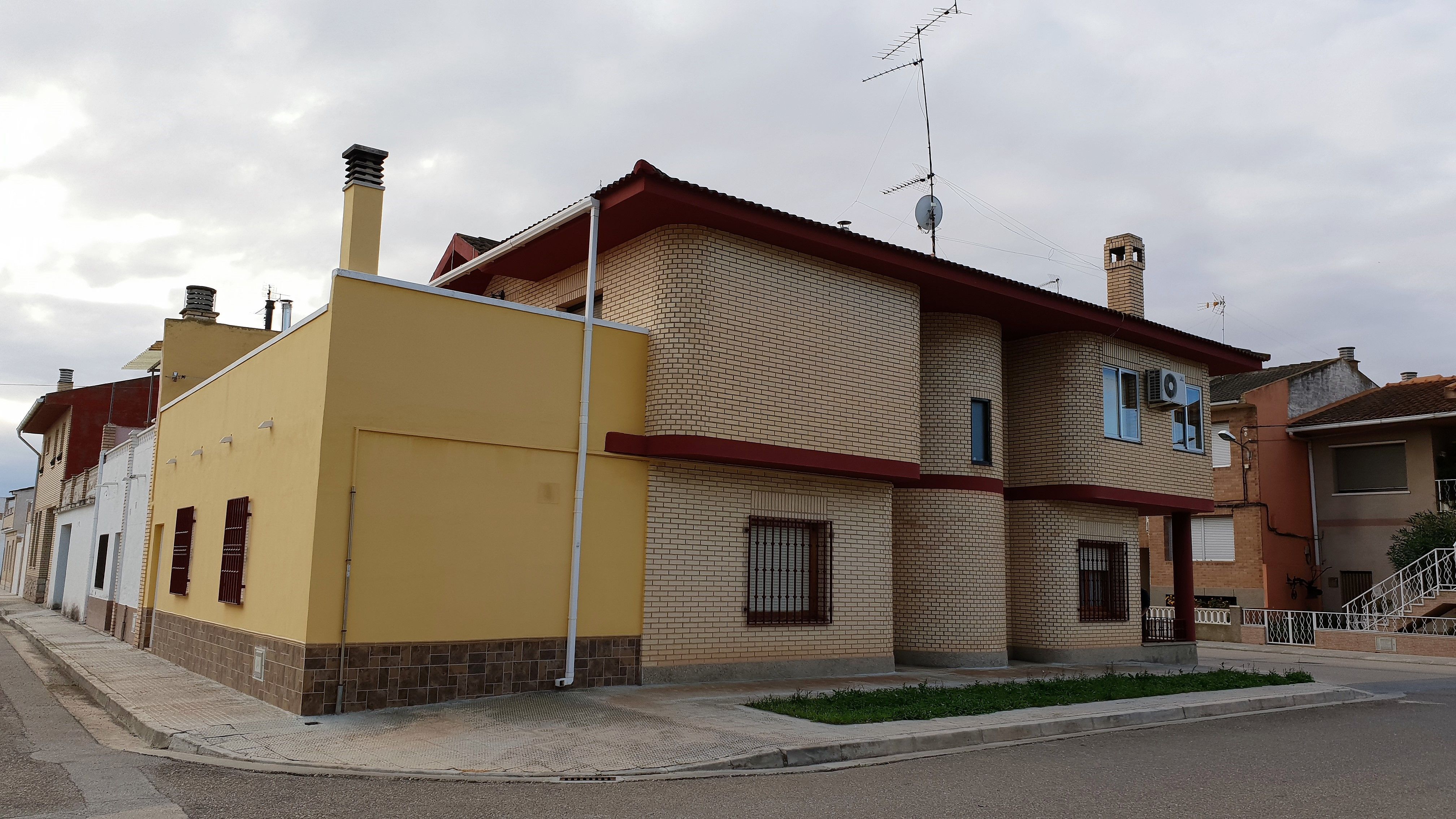 Vista exterior de Finca rústica en venda en Gelsa amb Calefacció, Terrassa i Traster