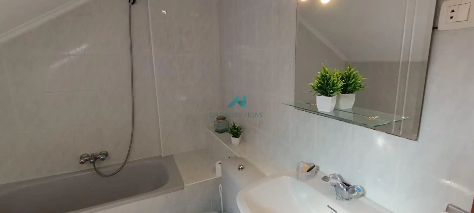 Badezimmer von Dachboden zum Verkauf in Bárcena de Cicero mit Möbliert und Gemeinschaftspool