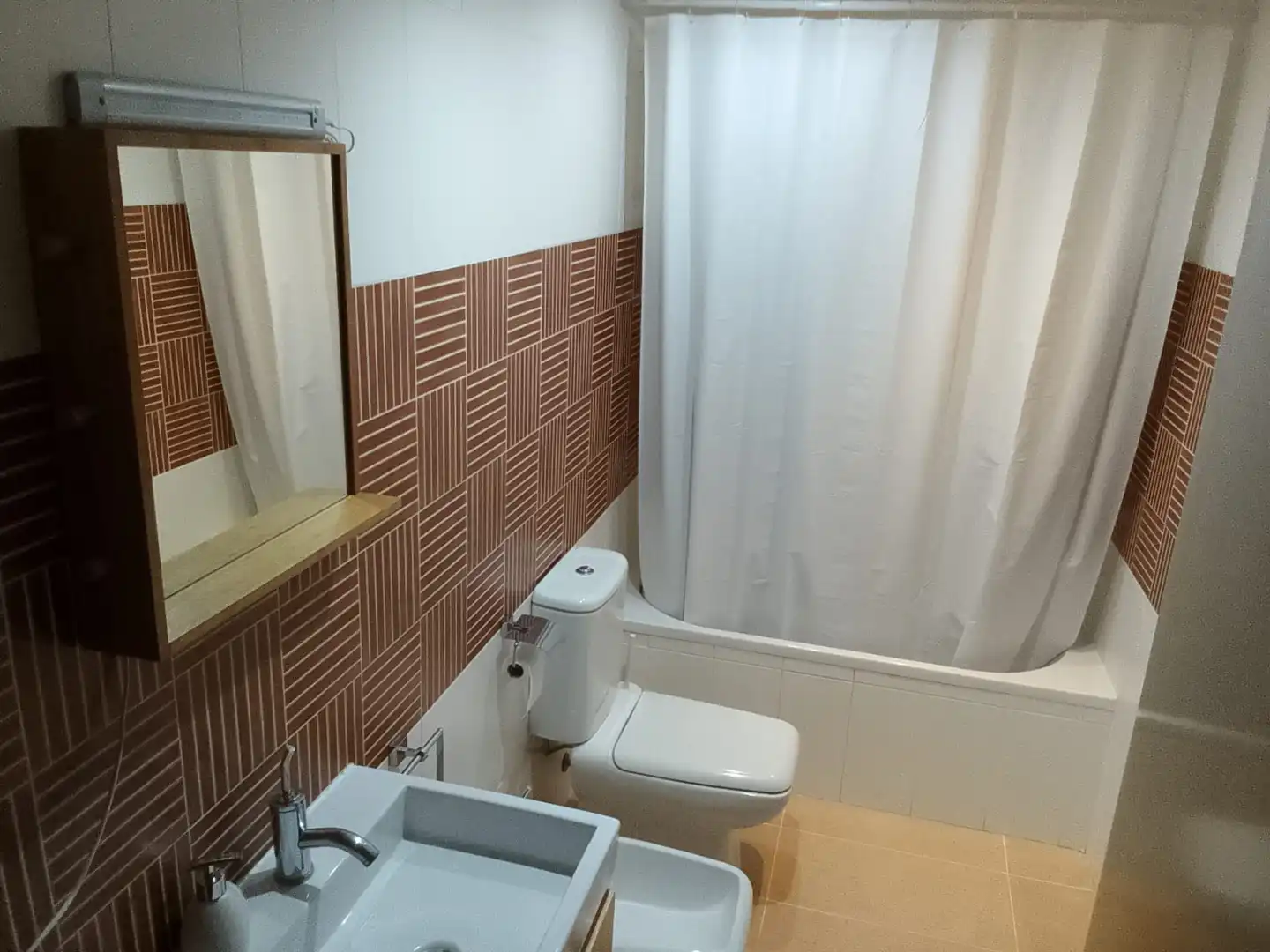 Baño de Piso en venta en Valencia con Aire acondicionado, Calefacción y Horno