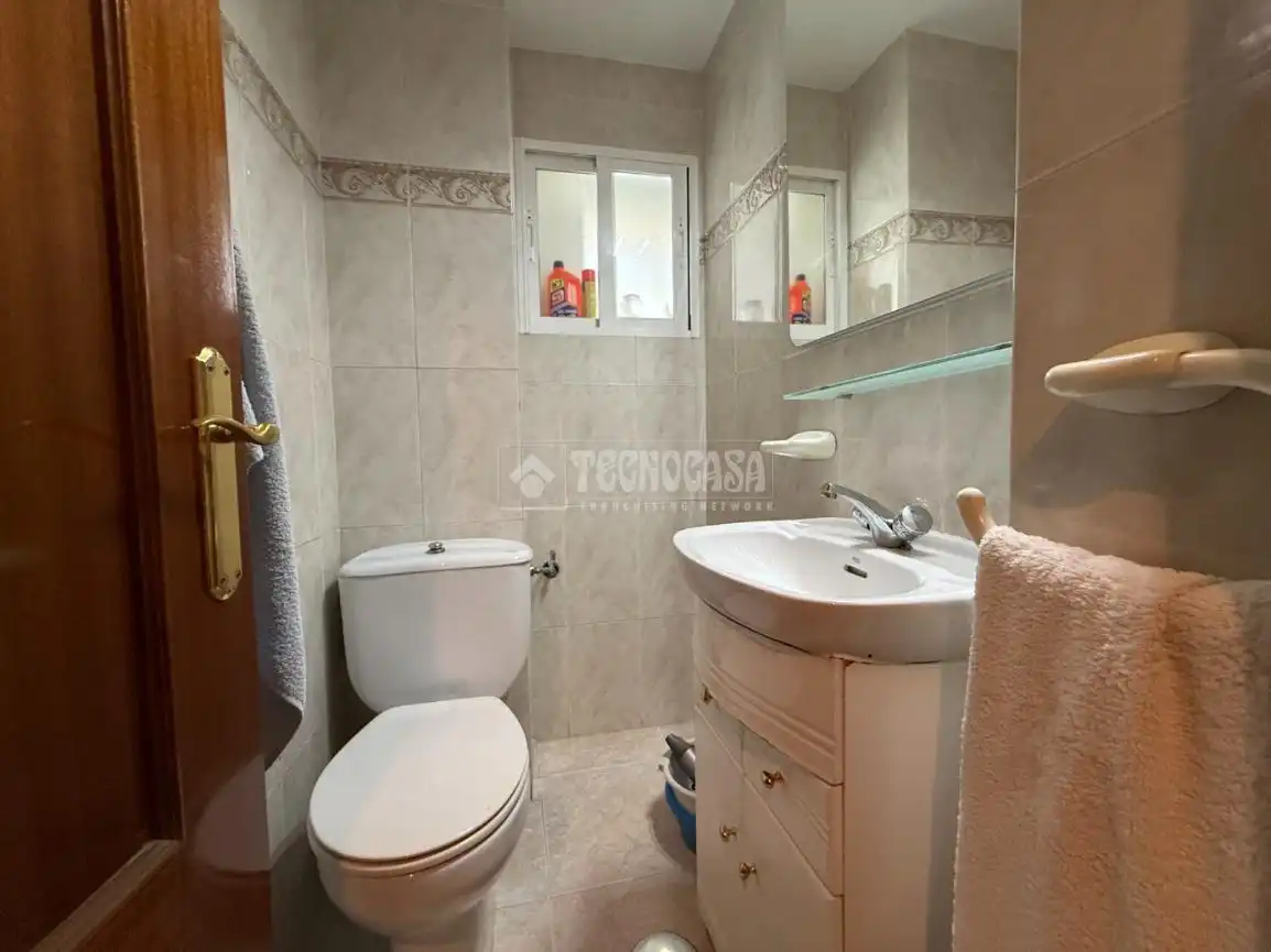 Bathroom of Flat for sale in Madrid  with Air Conditioner, Heating and Parquet flooring