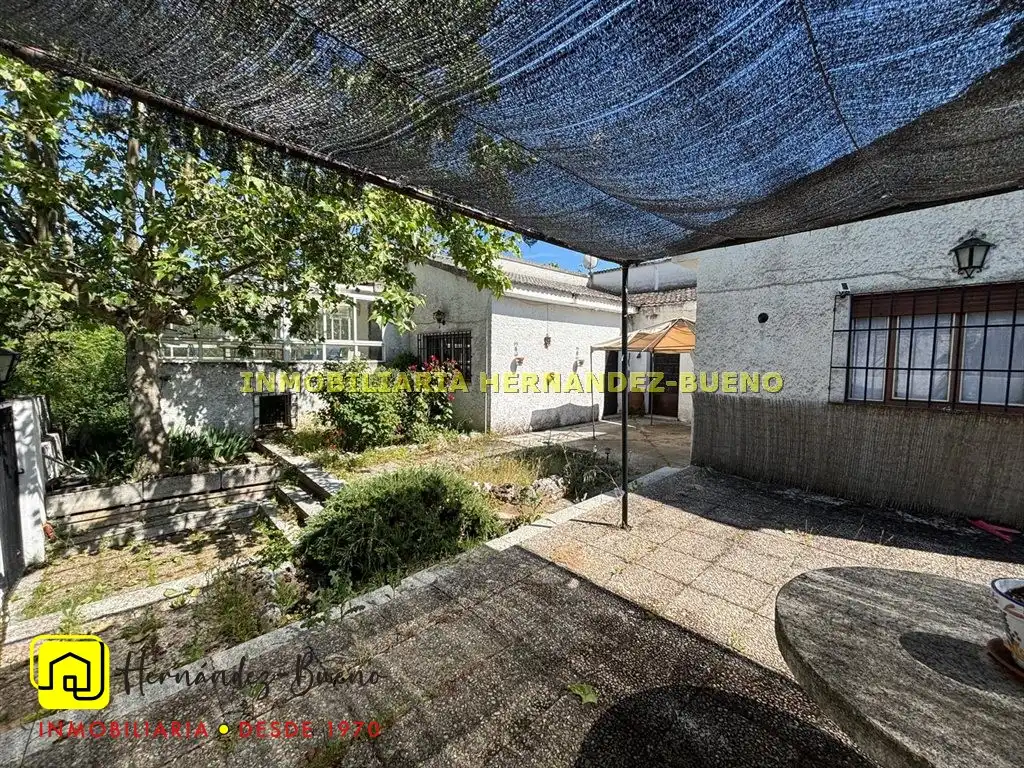 Vista exterior de Casa o xalet en venda en Alba de Tormes amb Jardí privat i Piscina