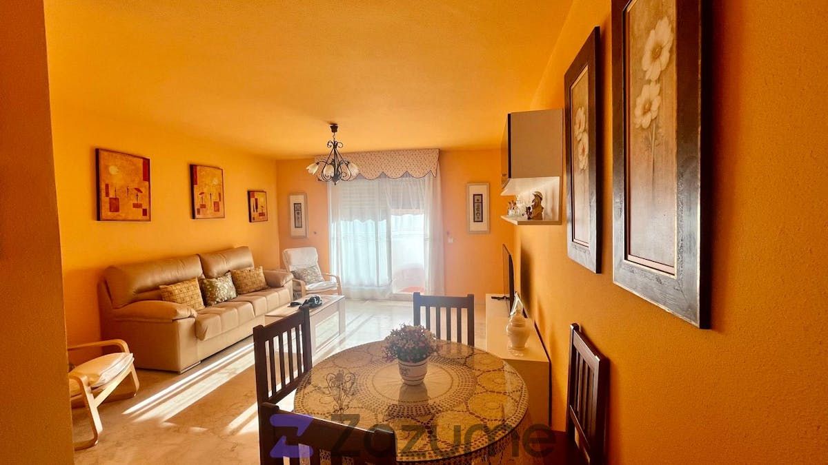 Sala d'estar de Pis de lloguer en Marbella amb Jardí privat, Terrassa i Moblat