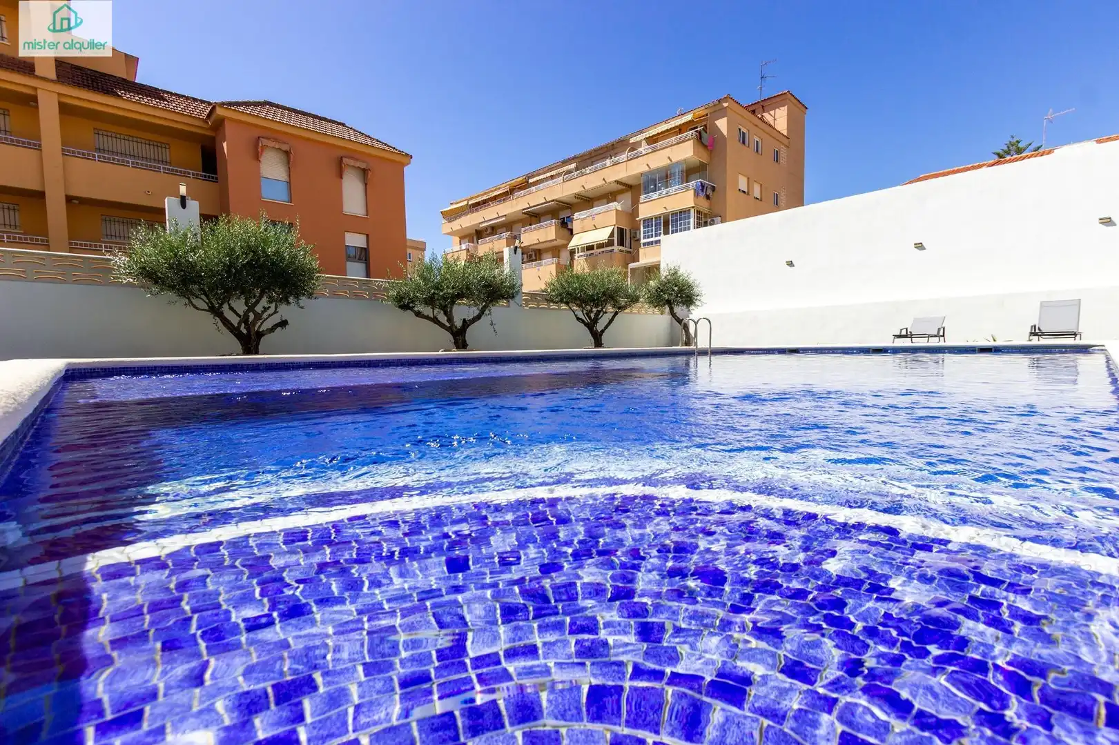 Piscina de Planta baja de alquiler en El Campello con Aire acondicionado, Calefacción y Jardín privado