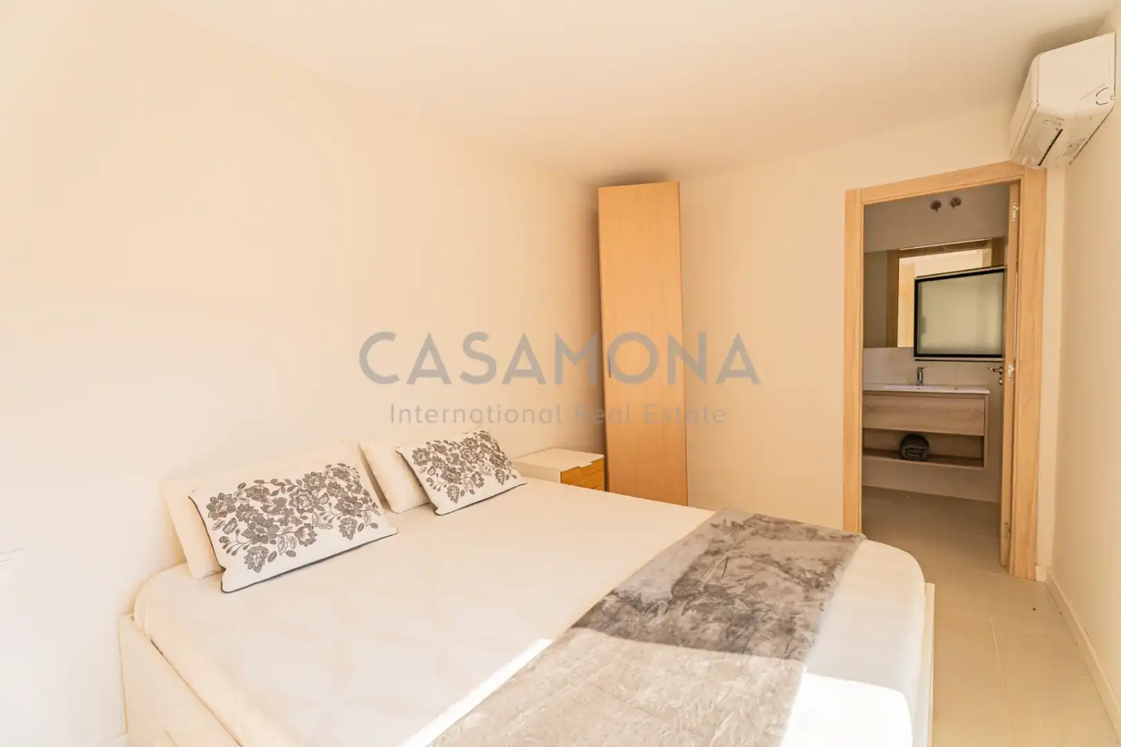 Bedroom of Houses for rent to own in Barcelona  with Air Conditioner, Heating and Private garden