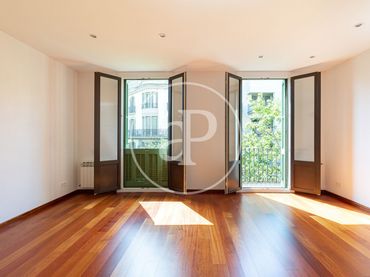 Wohnung mit Balkon zum Verkauf in Carrer de Còrsega