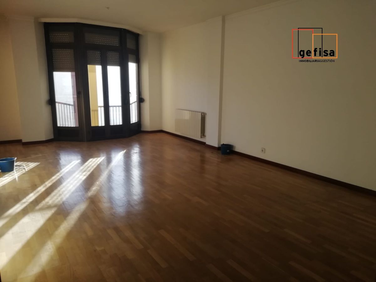 Living room of Flat for sale in Valdepeñas  with Heating, Parquet flooring and Terrace