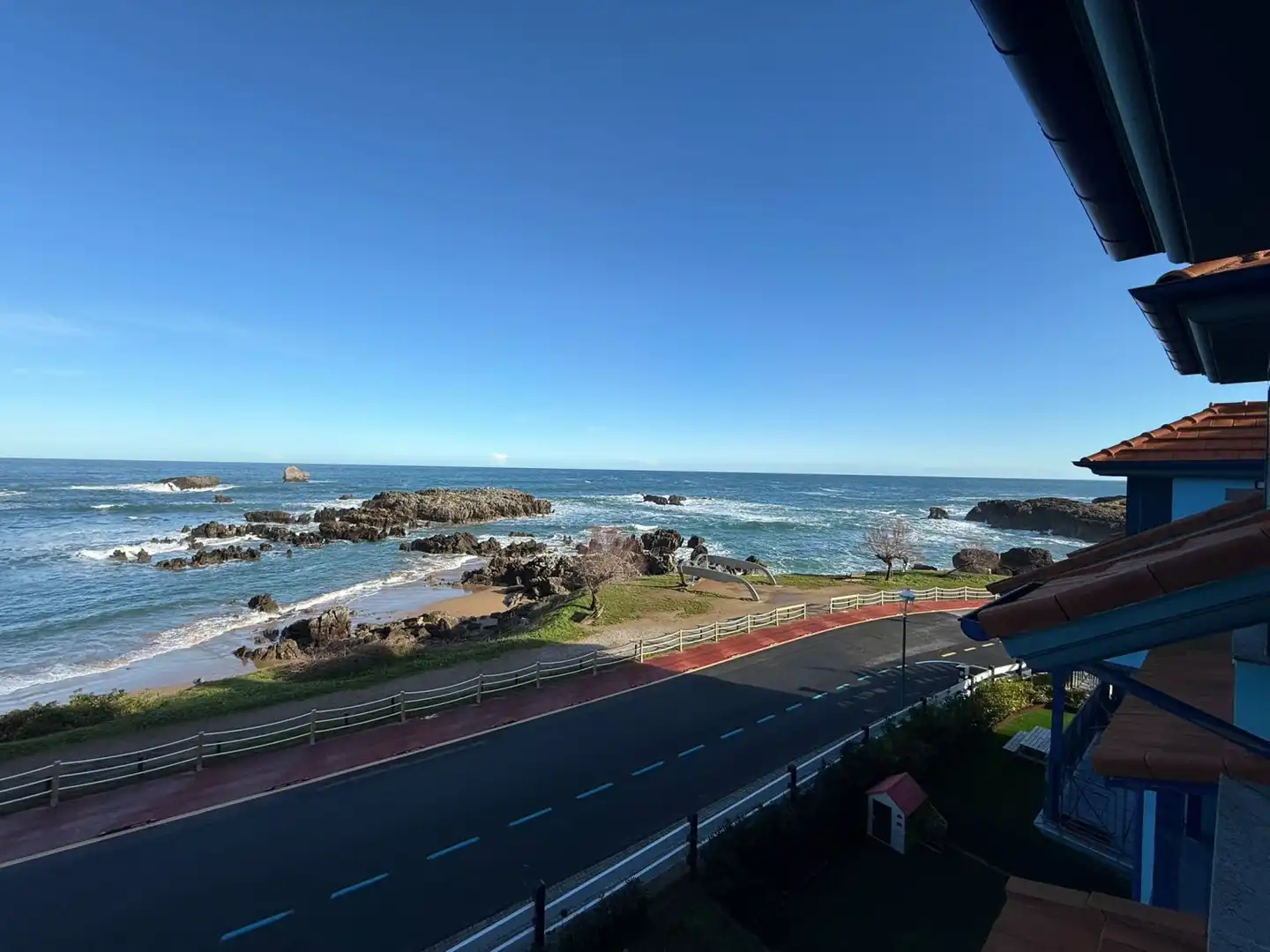 Vista exterior de Piso en venta en Noja con Calefacción, Terraza y Balcón
