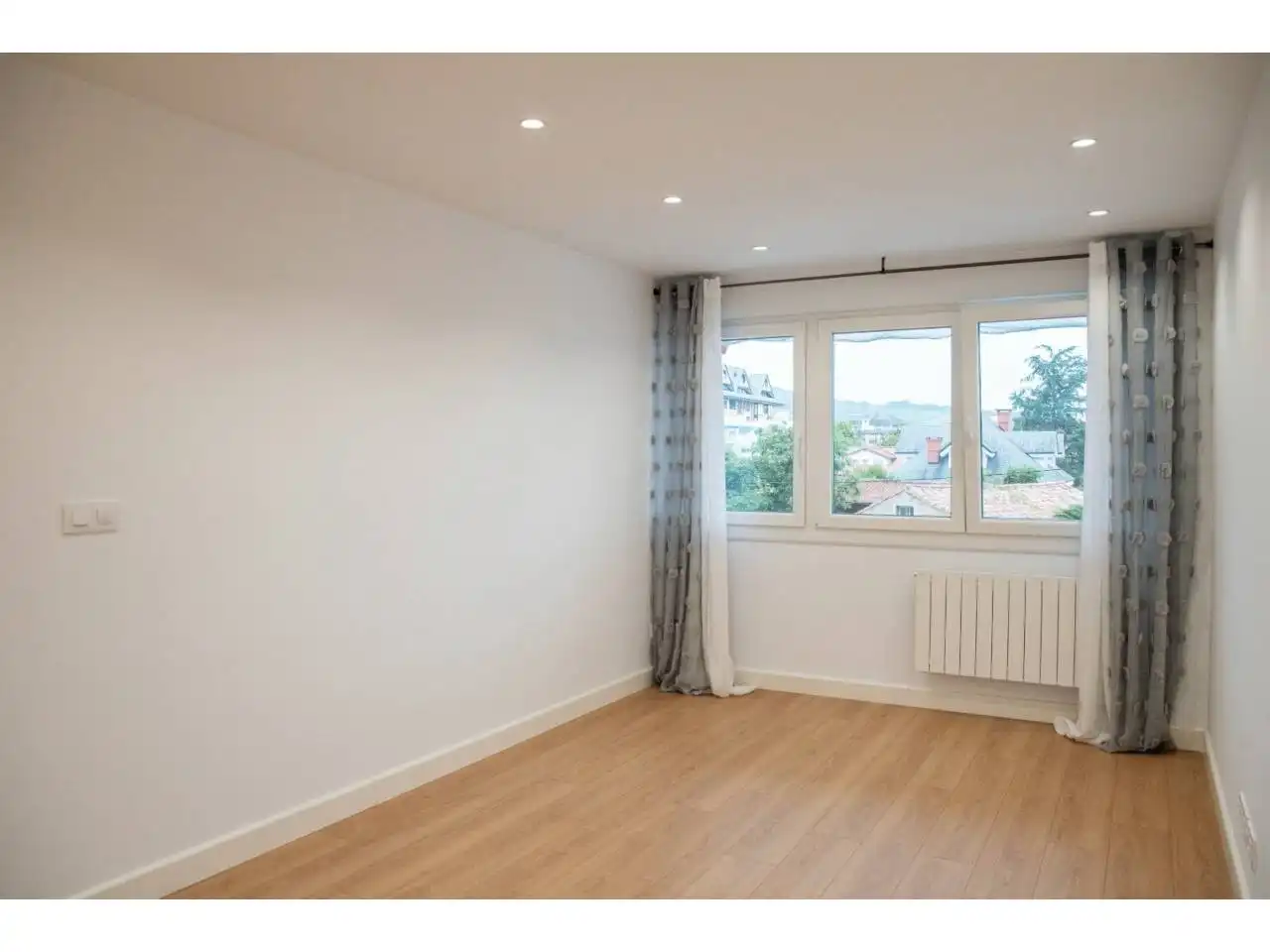 Bedroom of Flat for sale in Laredo  with Heating