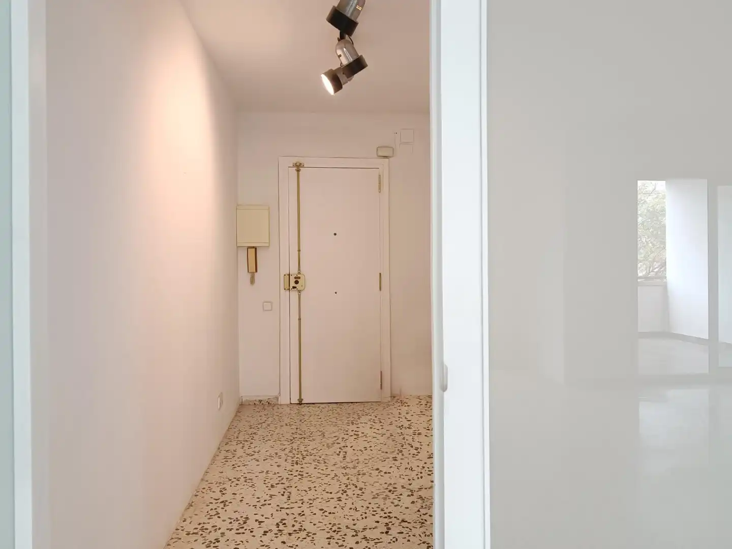 Wohnung zum Verkauf in Tarragona mit Klimaanlage, Heizung und Terrasse