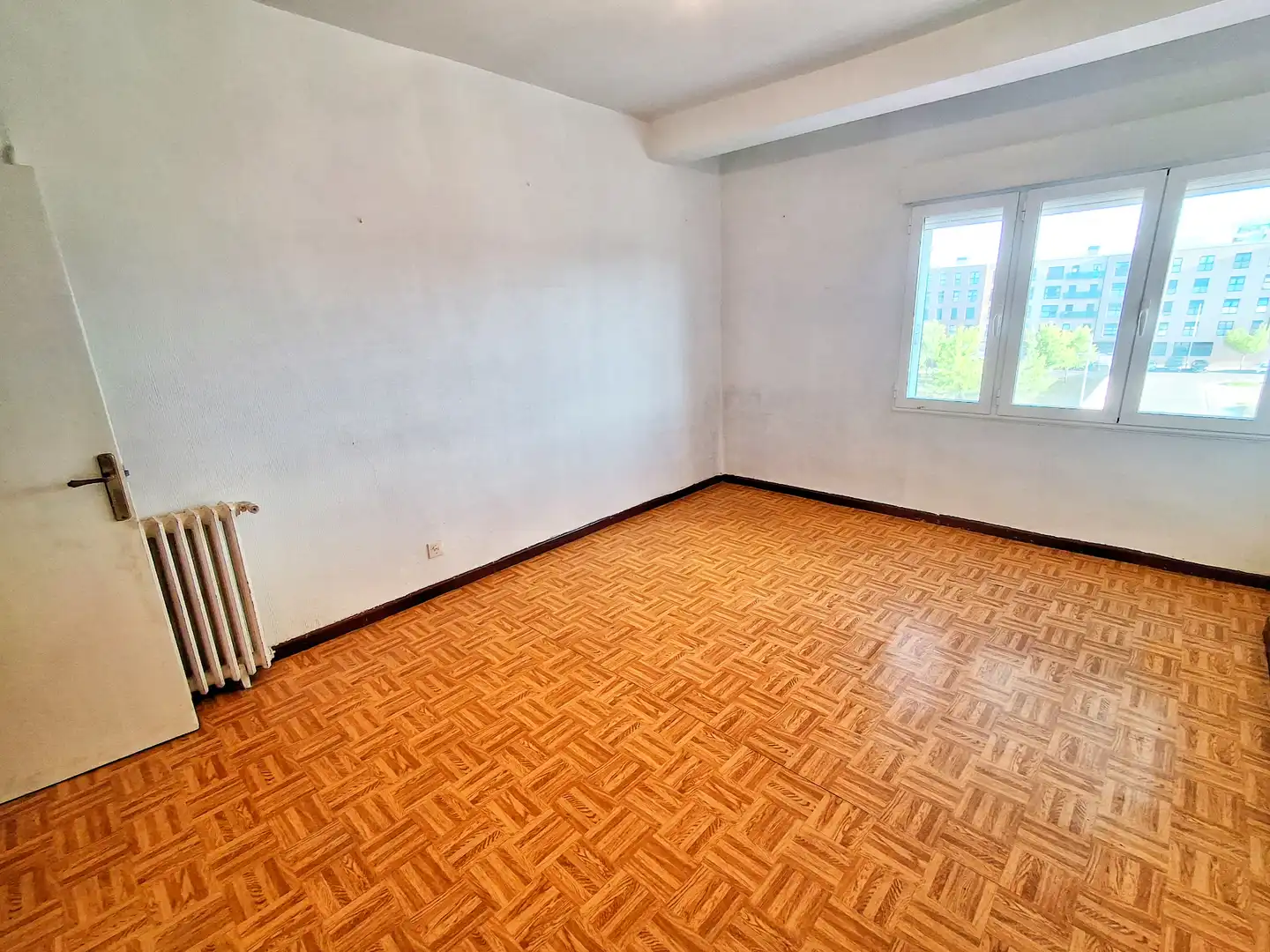 Sala de estar de Piso en venta en Aranda de Duero con Calefacción, Trastero y Horno