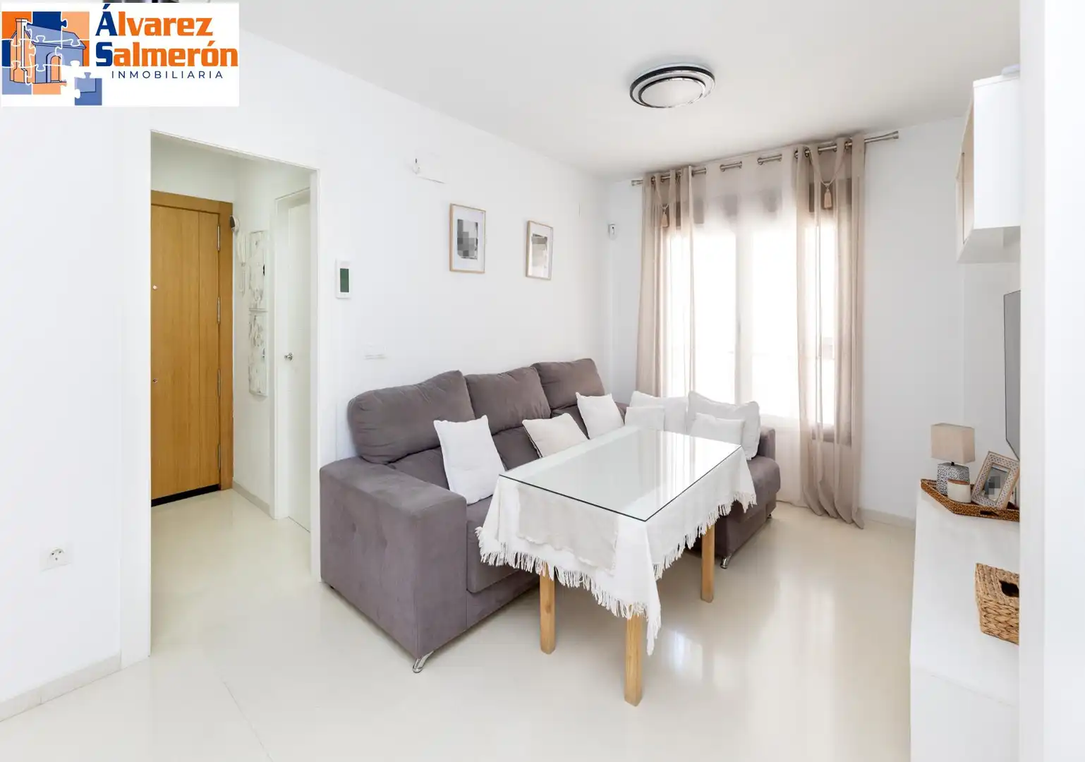 Sala d'estar de Apartament en venda en La Zubia amb Aire condicionat i Moblat