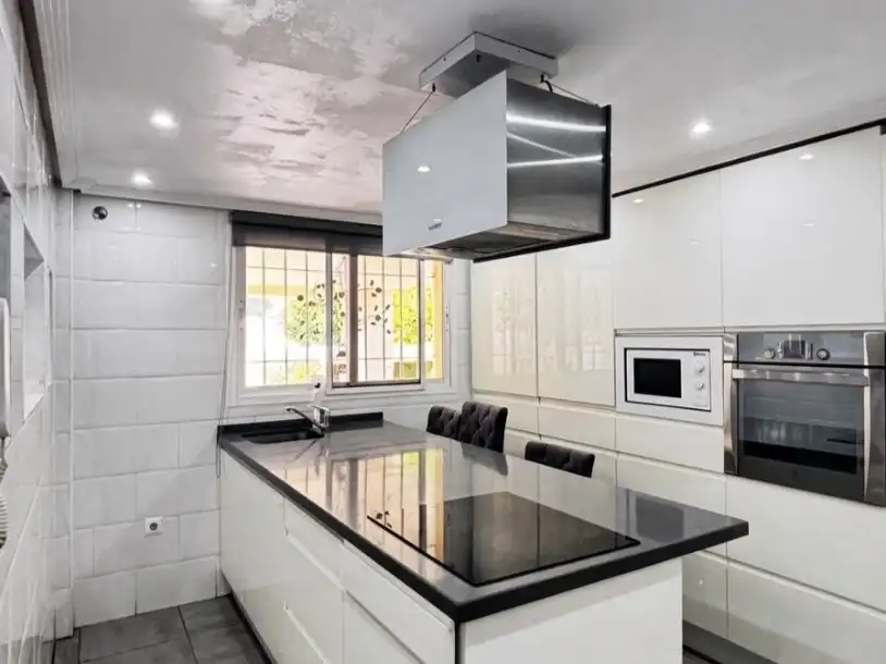 Cuina de Casa o xalet en venda en Málaga Capital amb Aire condicionat, Terrassa i Balcó