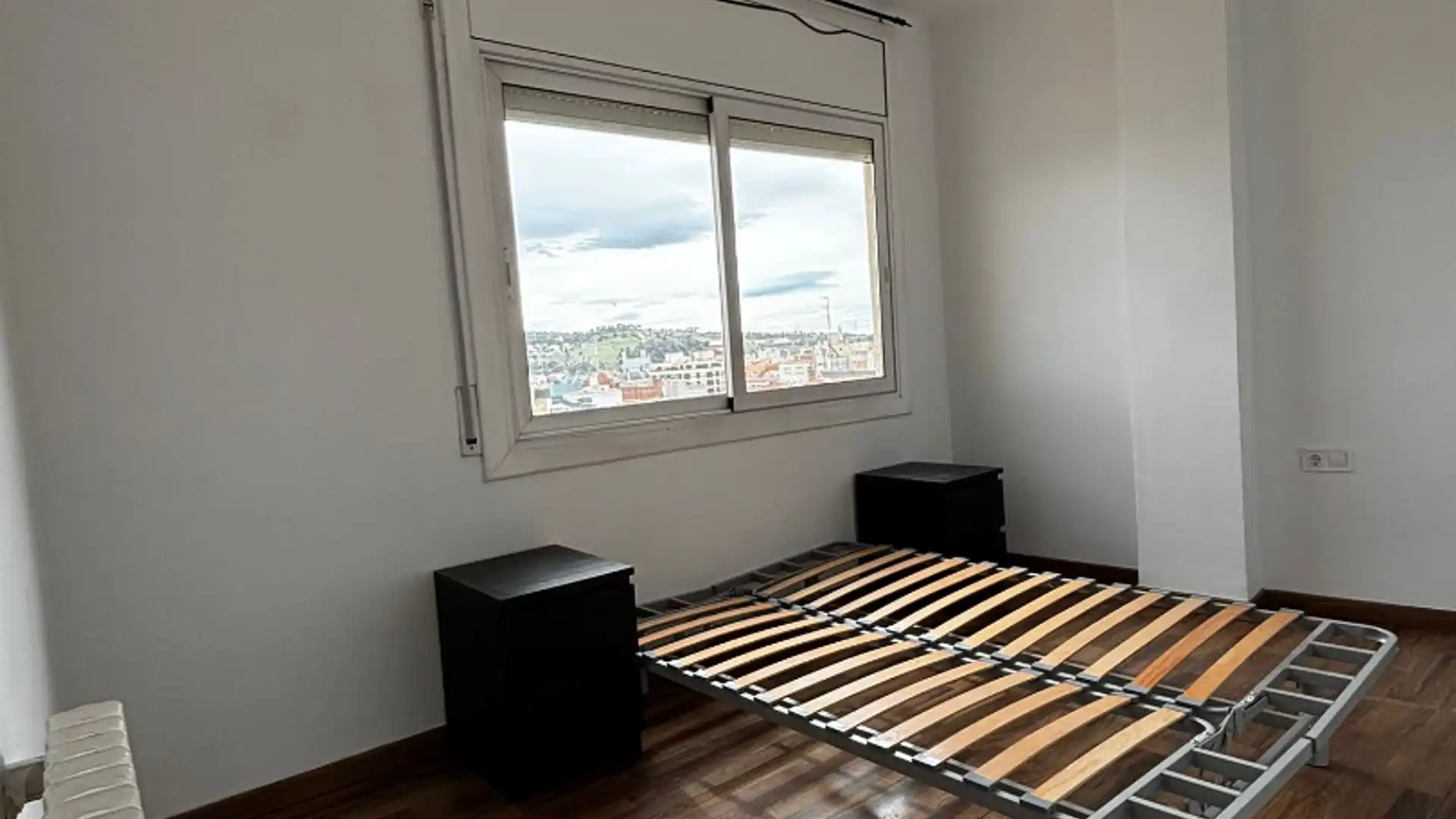 Bedroom of Flat for share in Terrassa  with Heating, Parquet flooring and Oven