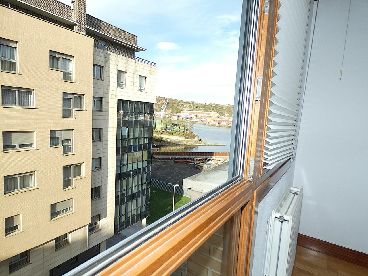 Vista exterior de Pis en venda en Barakaldo  amb Calefacció, Traster i Balcó