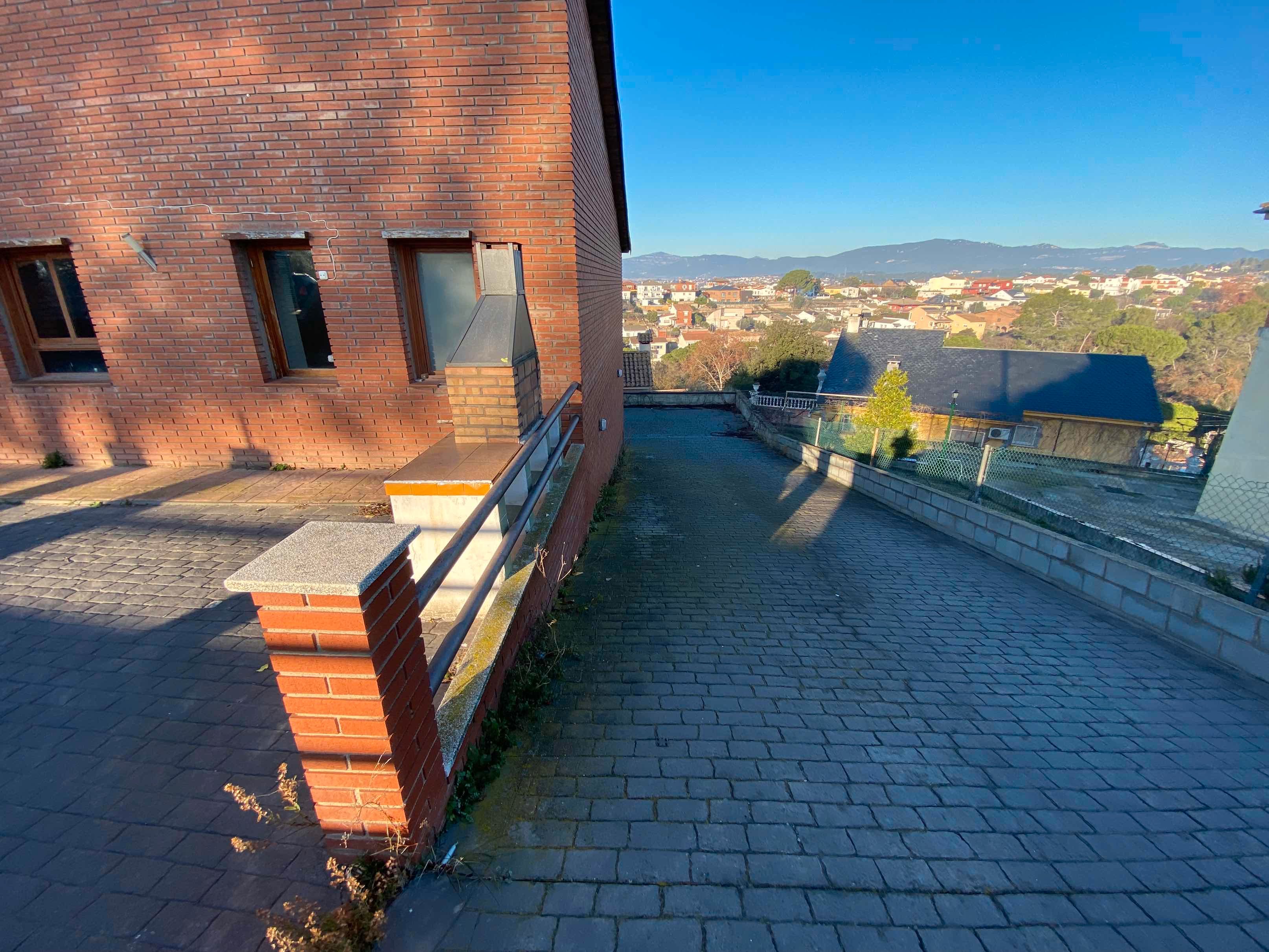 Vista exterior de Casa o xalet en venda en Lliçà de Vall amb Aire condicionat, Calefacció i Jardí privat