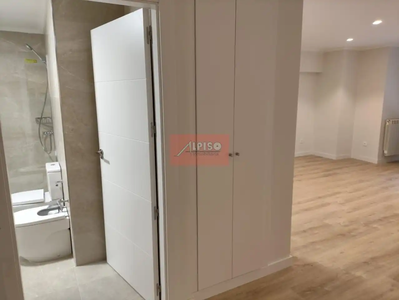 Dormitori de Apartament de lloguer en Ourense Capital  amb Calefacció i Balcó