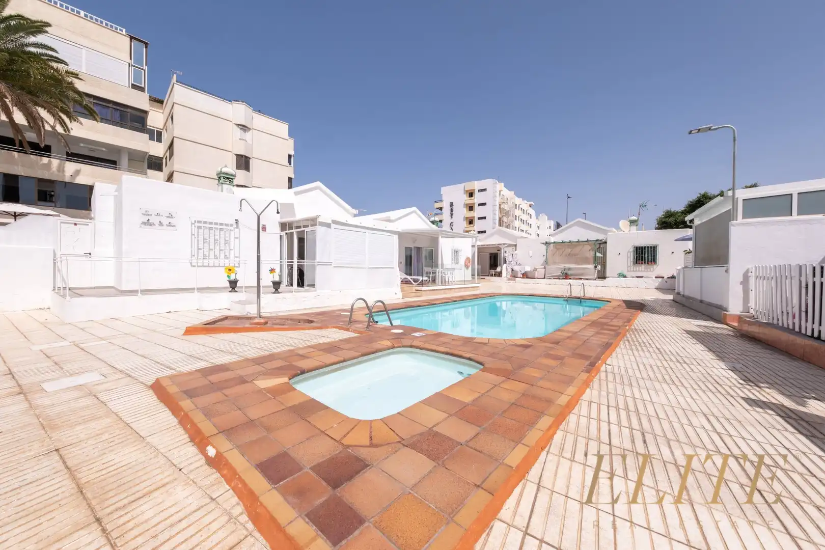 Piscina de Casa o xalet en venda en San Bartolomé de Tirajana amb Aire condicionat, Calefacció i Jardí privat