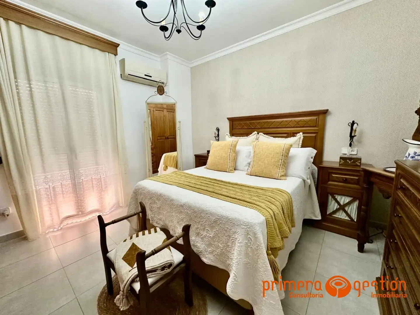 Habitación de Dúplex en venta en Lora del Río con Aire acondicionado, Trastero y Balcón