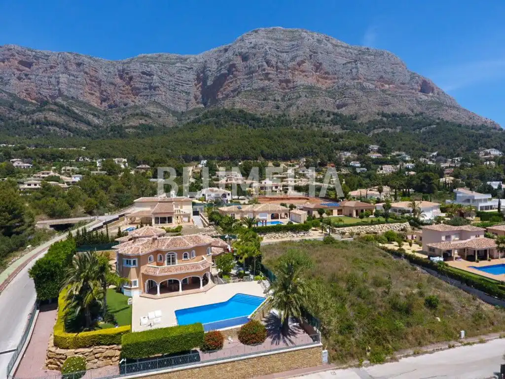 House with pool for sale in Calle Pic De La Batalla, imagen 8