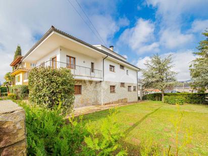 Vista exterior de Casa o xalet en venda en Torelló amb Calefacció, Jardí privat i Terrassa