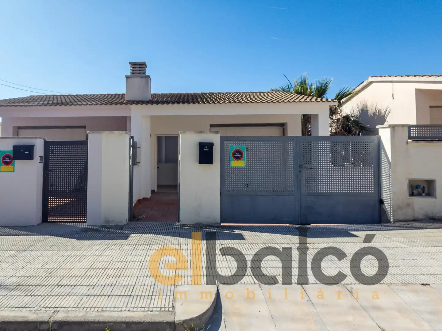 Vista exterior de Casa adosada en venda en Calafell amb Calefacció, Jardí privat i Parquet