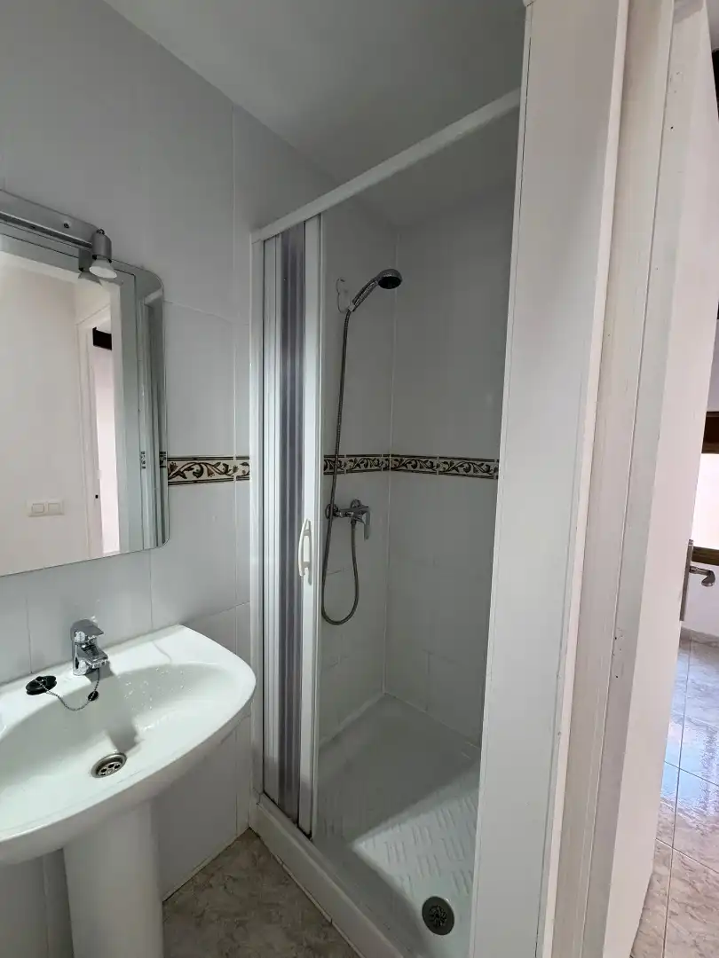 Bathroom of Flat for rent in Reus  with Oven