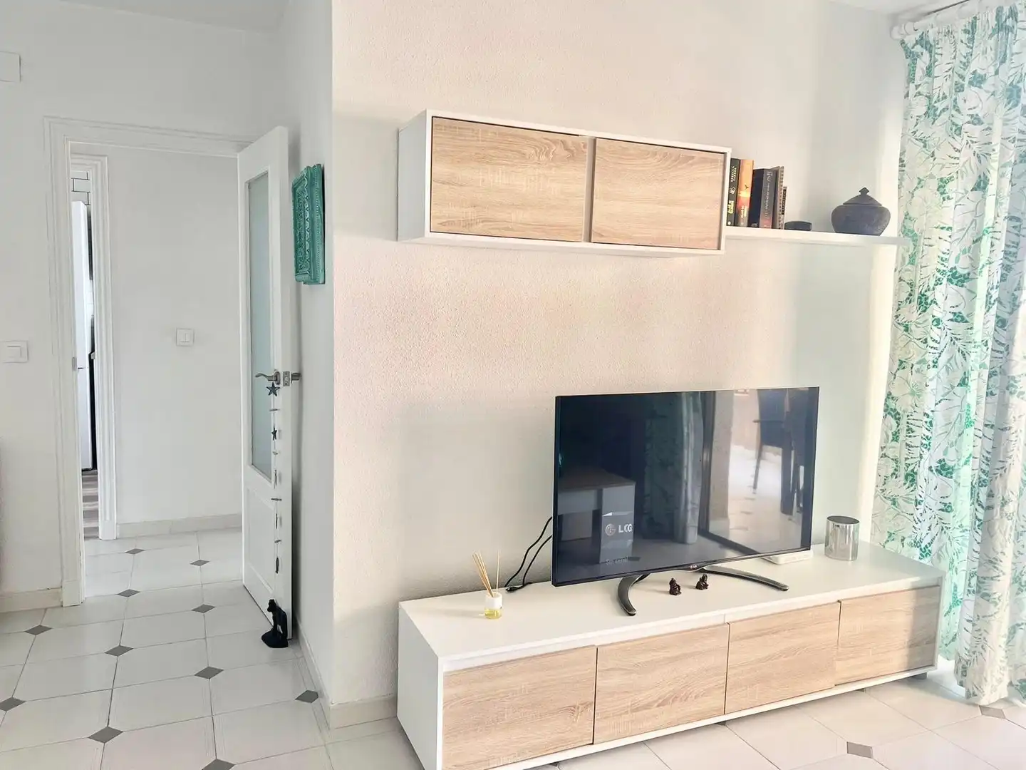 Sala d'estar de Apartament de lloguer en La Manga del Mar Menor amb Calefacció, Terrassa i Moblat
